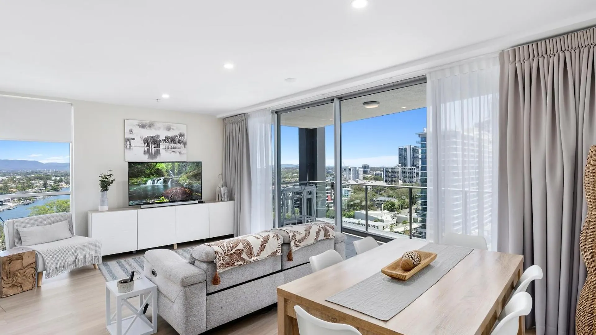 Artique - Hosted By Coastal Letting Apartment Gold Coast Australia