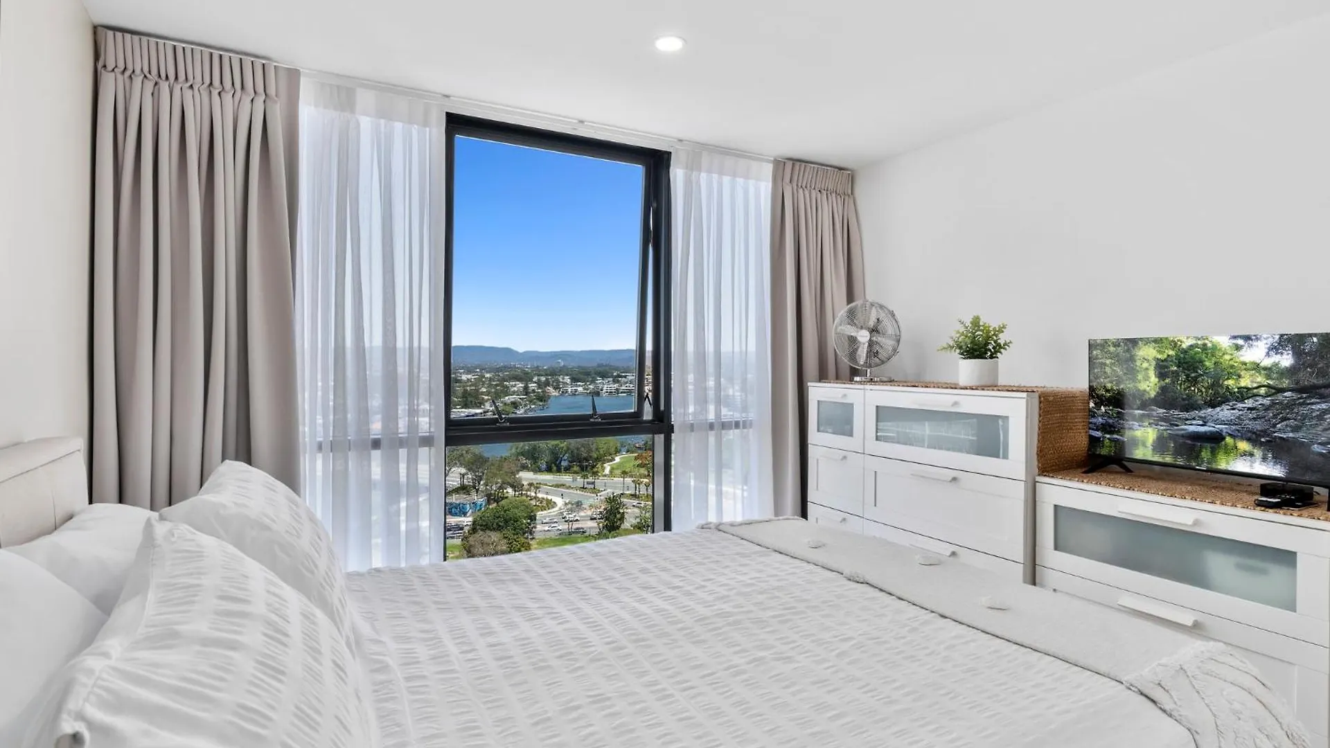 Artique - Hosted By Coastal Letting Apartment Gold Coast